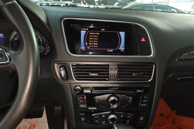Used Audi Q5 2017 Plus 40 TFSI Ambition Model Audio And AC Panel