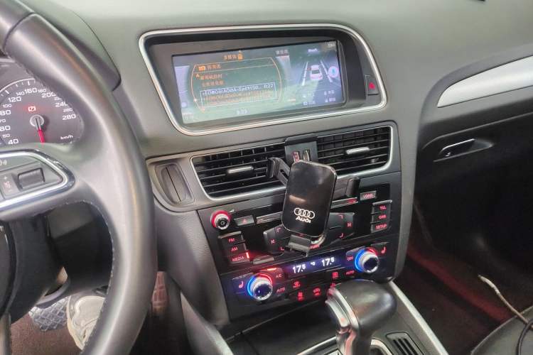 Used Audi Q5 2017 Plus 40 TFSI Technology Model Audio And AC Panel