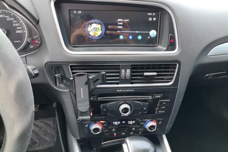 Used Audi Q5 2017 40 TFSI Technology Edition Audio And AC Panel