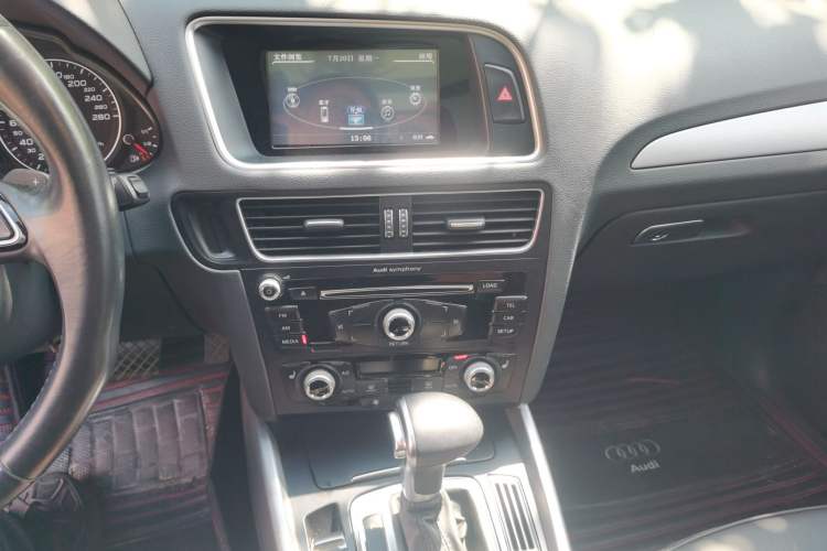 Used Audi Q5 2017 40 TFSI Technology Edition Audio And AC Panel
