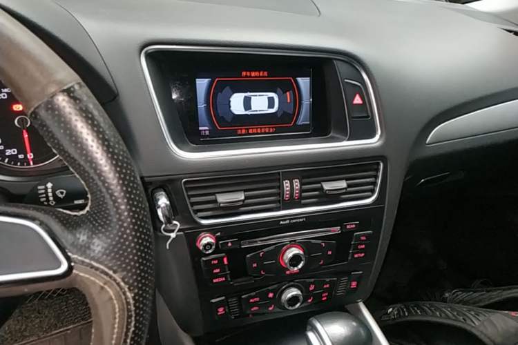Used Audi Q5 2017 Plus 40 TFSI Ambition Model Audio And AC Panel