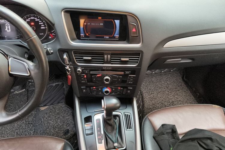 Used Audi Q5 2017 Plus 40 TFSI Ambition Model Audio And AC Panel