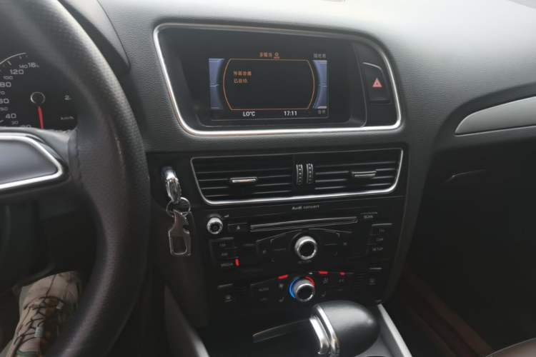 Used Audi Q5 2017 Plus 40 TFSI Ambition Model Audio And AC Panel