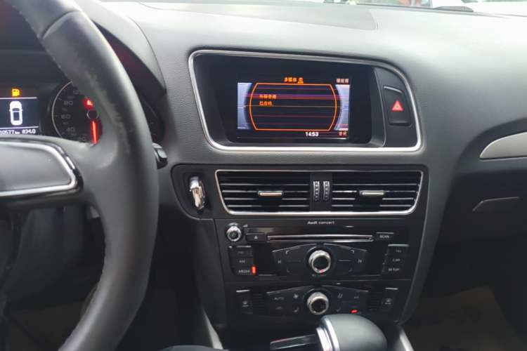 Used Audi Q5 2017 Plus 40 TFSI Ambition Model Audio And AC Panel