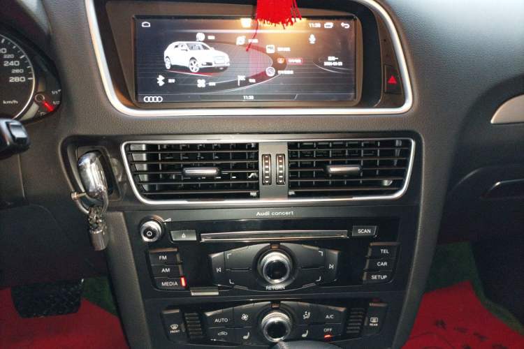 Used Audi Q5 2017 40 TFSI Ambition Edition Audio And AC Panel