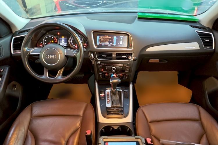 Used Audi Q5 2017 40 TFSI Ambition Edition Center Console