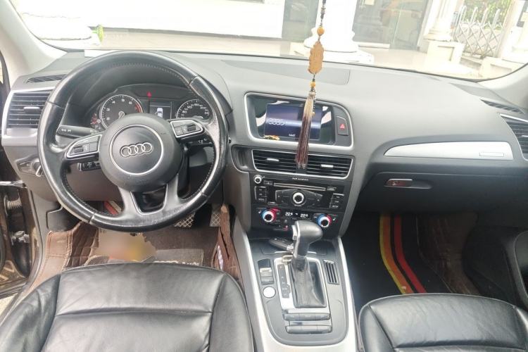 Used Audi Q5 2017 40 TFSI Technology Edition Center Console
