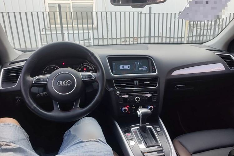 Used Audi Q5 2017 40 TFSI Technology Edition Center Console
