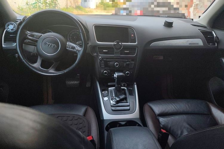 Used Audi Q5 2017 40 TFSI Technology Edition Center Console