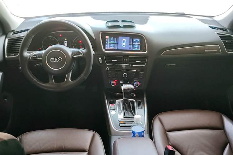 Used Audi Q5 2017 40 TFSI Technology Edition Center Console
