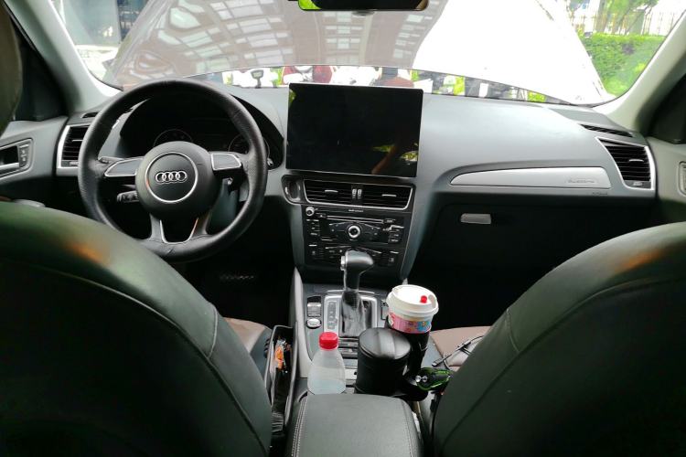 Used Audi Q5 2017 40 TFSI Ambition Edition Center Console
