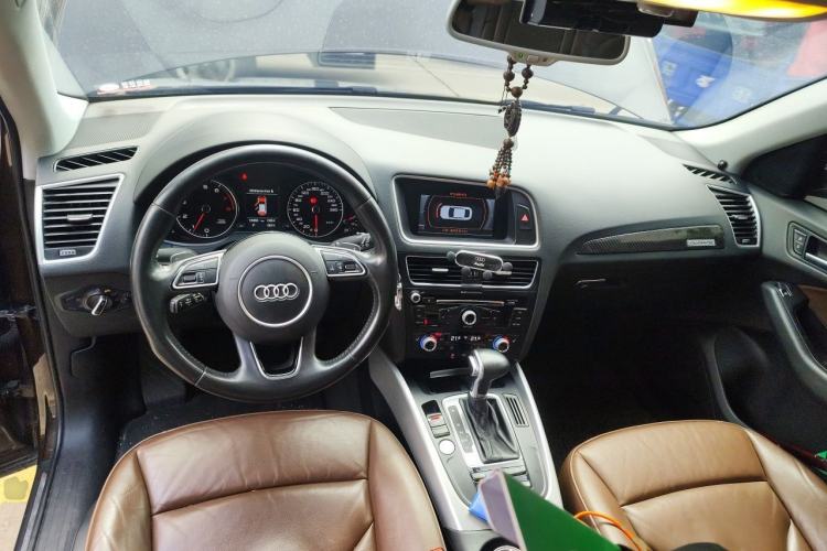 Used Audi Q5 2017 40 TFSI Technology Edition Center Console