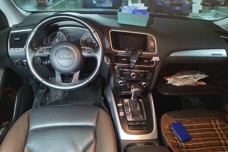Used Audi Q5 2017 40 TFSI Technology Edition Center Console