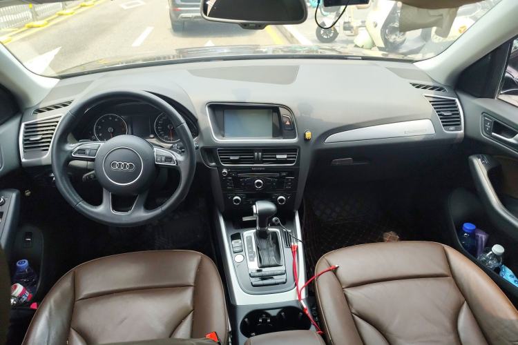Used Audi Q5 2017 40 TFSI Technology Edition Center Console