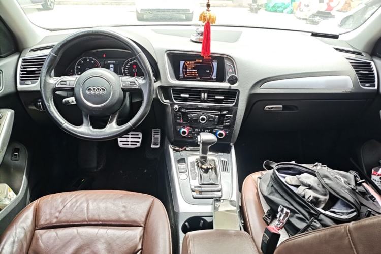 Used Audi Q5 2017 40 TFSI Technology Edition Center Console