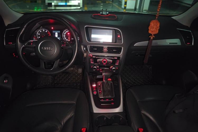 Used Audi Q5 2017 40 TFSI Technology Edition Center Console