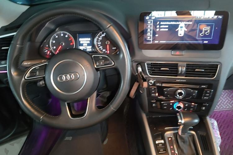 Used Audi Q5 2017 Plus 40 TFSI Ambition Model Center Console