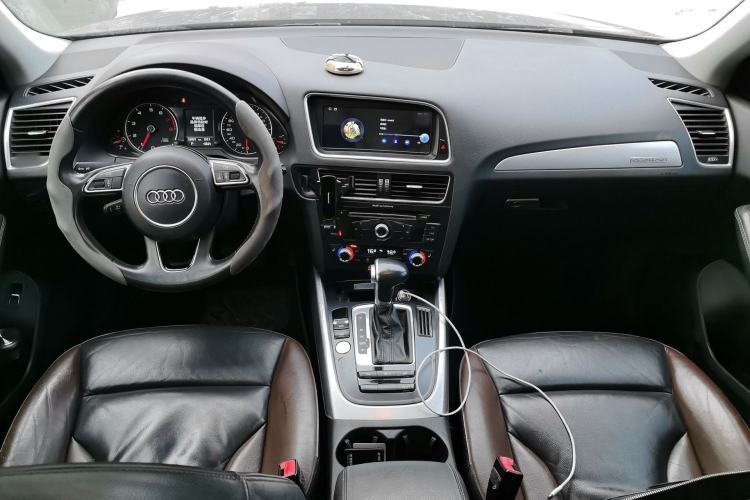 Used Audi Q5 2017 40 TFSI Technology Edition Center Console