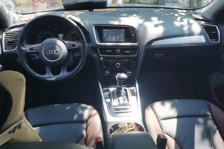 Used Audi Q5 2017 40 TFSI Technology Edition Center Console