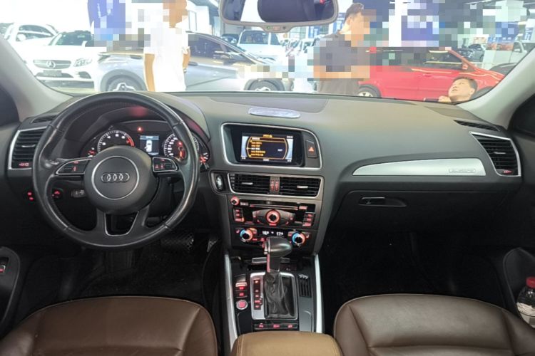 Used Audi Q5 2017 40 TFSI Technology Edition Center Console