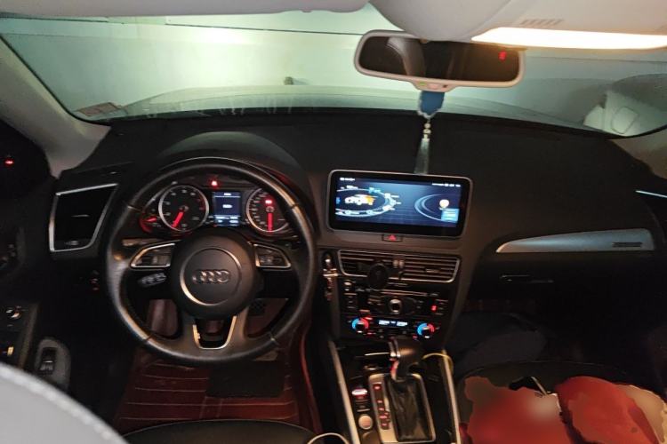 Used Audi Q5 2017 40 TFSI Technology Edition Center Console