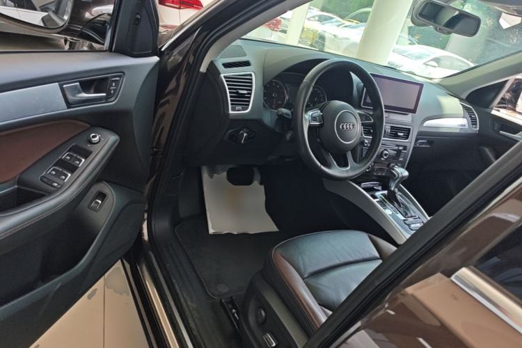 Used Audi Q5 2017 Plus 40 TFSI Technology Model Driver Seat