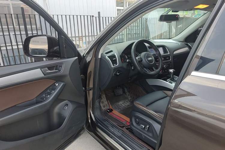 Used Audi Q5 2017 40 TFSI Technology Edition Driver Seat