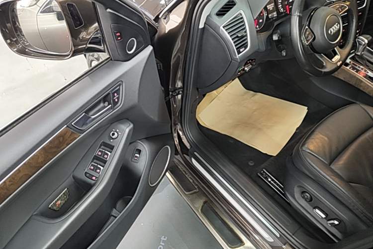 Used Audi Q5 2017 40 TFSI Comfort Model Driver Seat