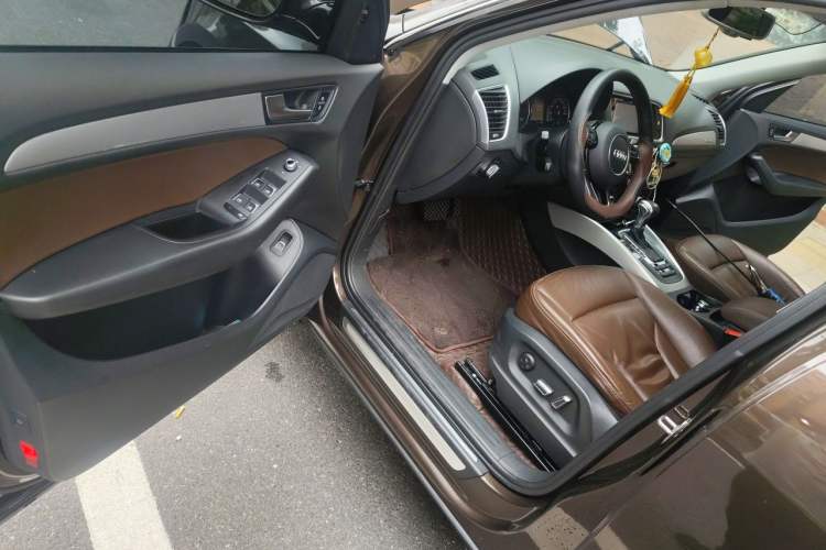 Used Audi Q5 2017 40 TFSI Technology Edition Driver Seat