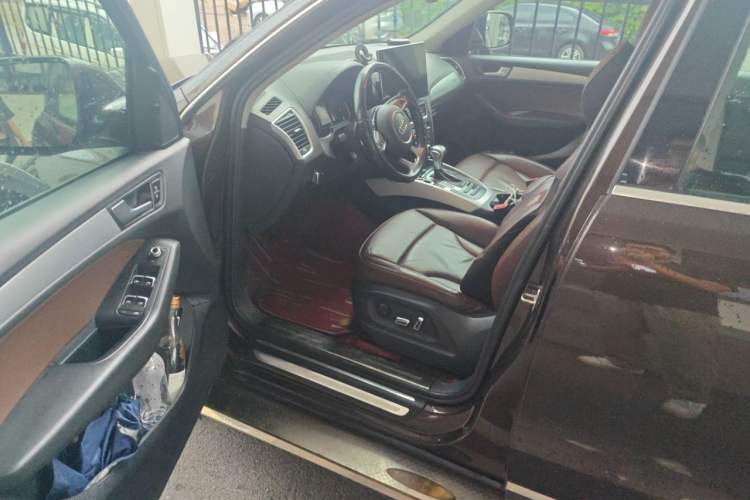 Used Audi Q5 2017 40 TFSI Technology Edition Driver Seat