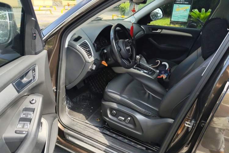 Used Audi Q5 2017 40 TFSI Technology Edition Driver Seat