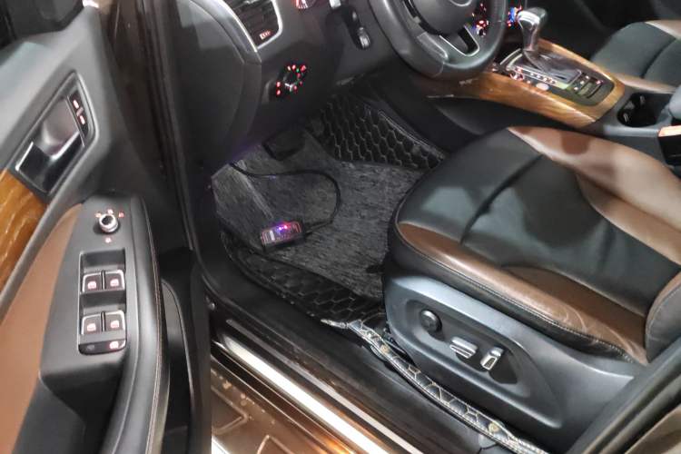 Used Audi Q5 2017 Plus 40 TFSI Technology Model Driver Seat