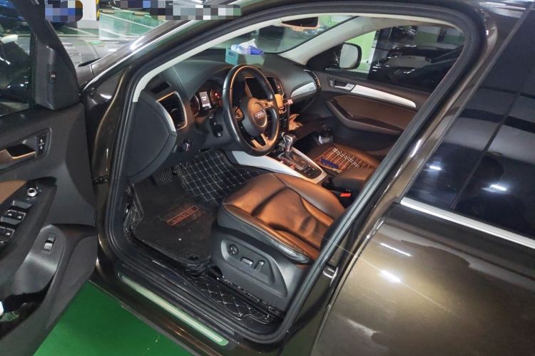 Used Audi Q5 2017 40 TFSI Technology Edition Driver Seat