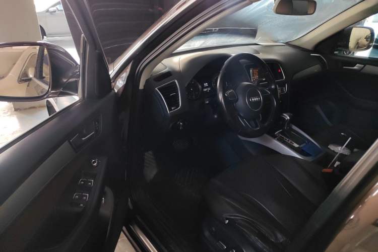 Used Audi Q5 2017 40 TFSI Ambition Edition Driver Seat