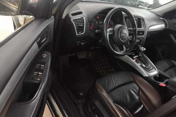Used Audi Q5 2017 Plus 40 TFSI Technology Model Driver Seat
