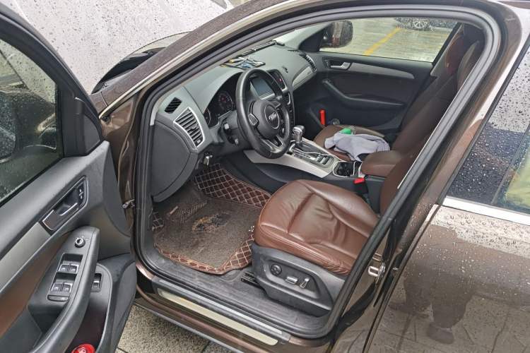 Used Audi Q5 2017 40 TFSI Ambition Edition Driver Seat