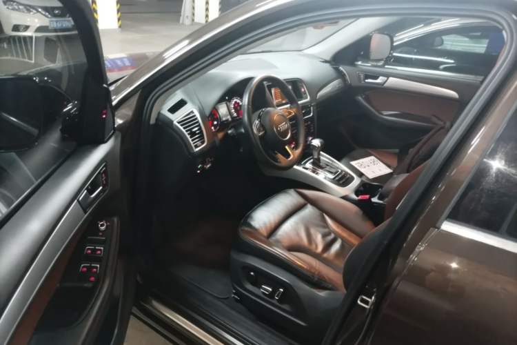 Used Audi Q5 2017 Plus 40 TFSI Technology Model Driver Seat