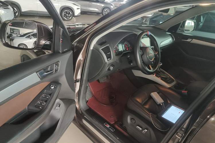 Used Audi Q5 2017 Plus 40 TFSI Technology Model Driver Seat