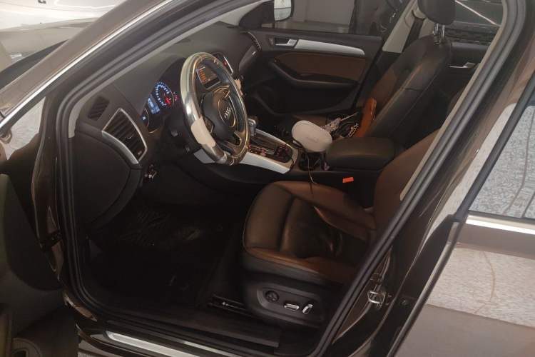 Used Audi Q5 2017 Plus 40 TFSI Technology Model Driver Seat