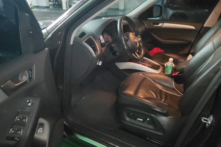 Used Audi Q5 2017 40 TFSI Technology Edition Driver Seat