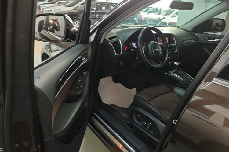 Used Audi Q5 2017 Plus 40 TFSI Ambition Model Driver Seat