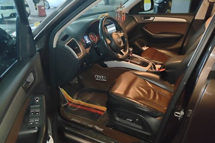 Used Audi Q5 2017 Plus 40 TFSI Ambition Model Driver Seat