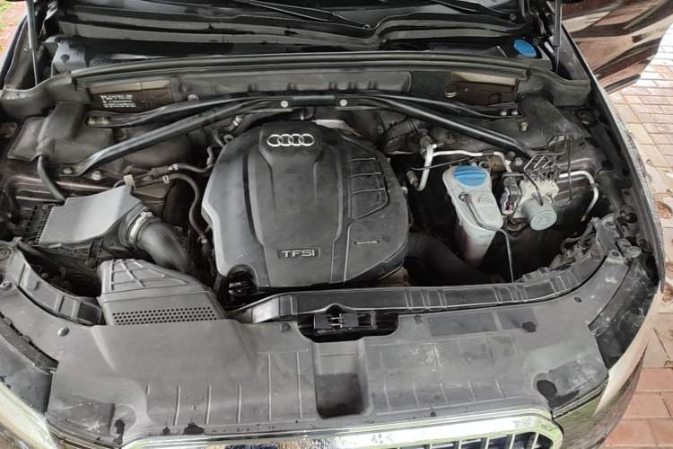 Used Audi Q5 2017 40 TFSI Comfort Model Engine Bay