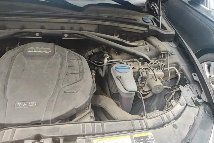 Used Audi Q5 2017 40 TFSI Comfort Model Engine Bay Left