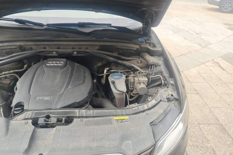 Used Audi Q5 2017 40 TFSI Technology Edition Engine Bay Left