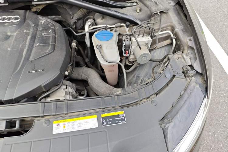Used Audi Q5 2017 Plus 40 TFSI Ambition Model Engine Bay Left