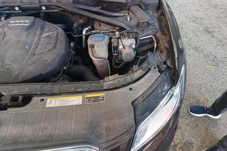 Used Audi Q5 2017 Plus 40 TFSI Technology Model Engine Bay Left