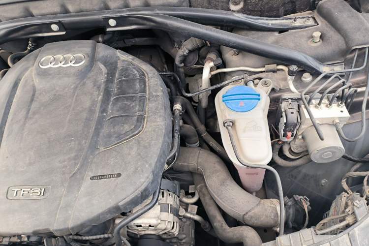 Used Audi Q5 2017 Plus 40 TFSI Ambition Model Engine Bay Left