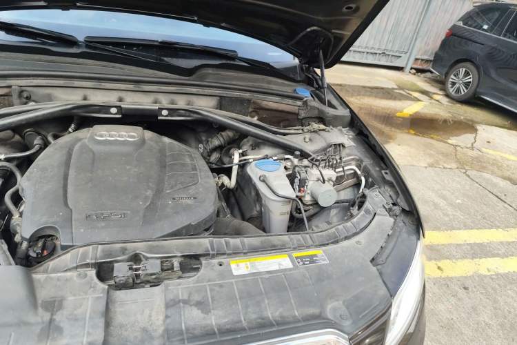 Used Audi Q5 2017 40 TFSI Technology Edition Engine Bay Left