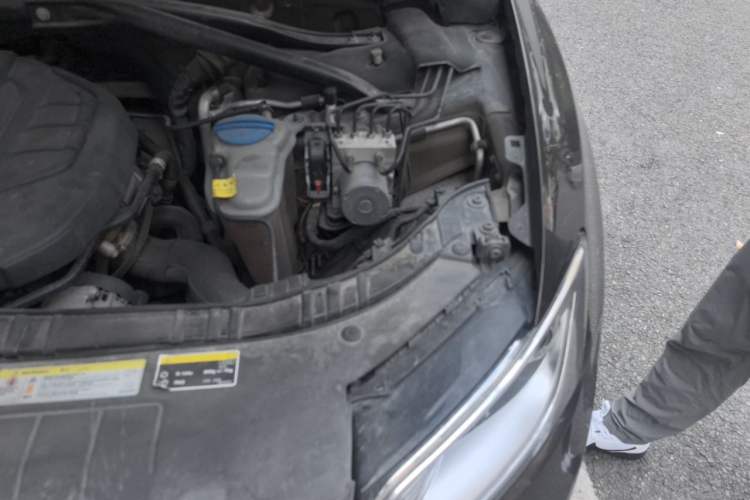 Used Audi Q5 2017 Plus 40 TFSI Ambition Model Engine Bay Left